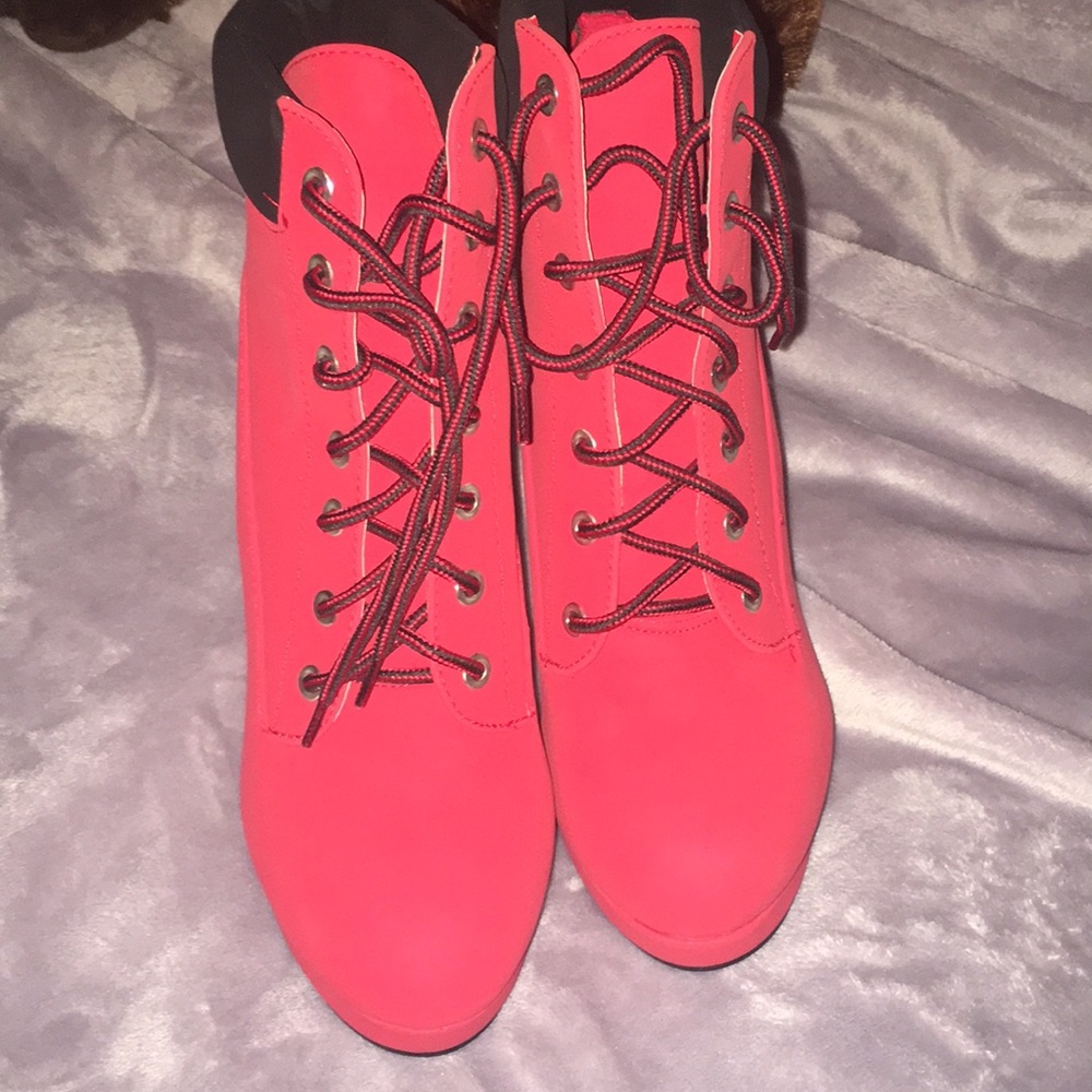 Red and black boot styled heels. - Picture 4 of 4